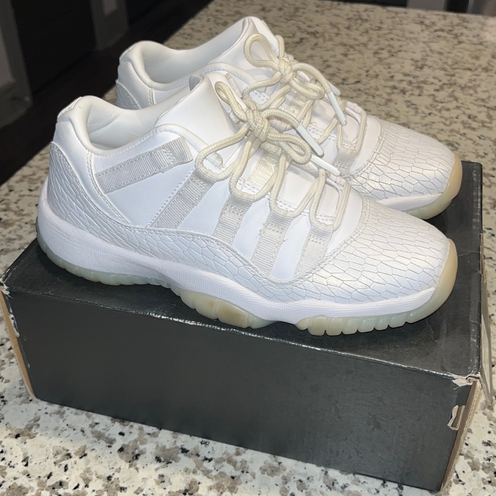 Air Jordan 11 Retro Low